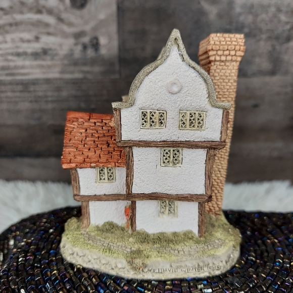 Suffolk House by David Winter - Picture 2 of 12